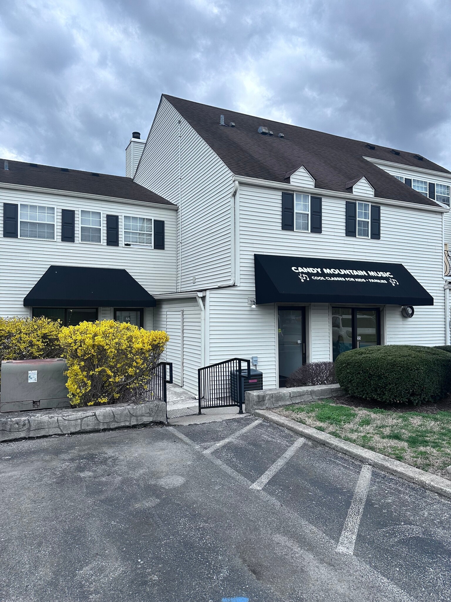 153-154 Patchen Dr, Lexington, KY for lease Building Photo- Image 1 of 9