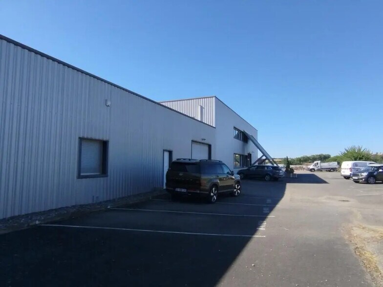 Office in Mondouzil for lease - Building Photo - Image 2 of 13
