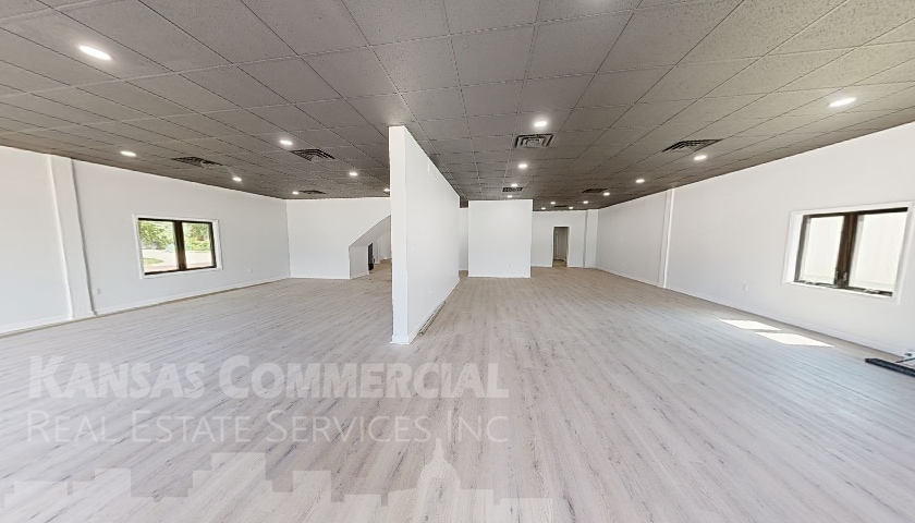 1122 SW 10th Ave, Topeka, KS for lease - Interior Photo - Image 3 of 4