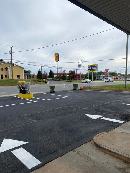 2011 S Main St, Farmville, VA for sale - Building Photo - Image 2 of 10