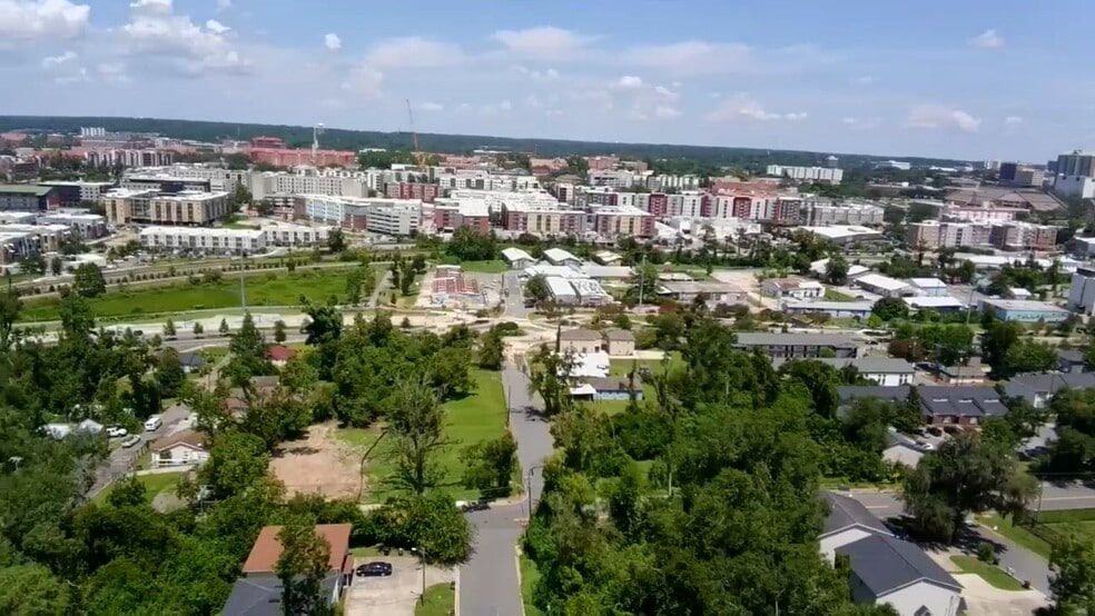 2.5 Acre Last CollegeTown Dev Site portefeuille de 1 propriétés à vendre sur LoopNet.ca - Vidéo sur l’inscription commerciale - Image 2 de 17