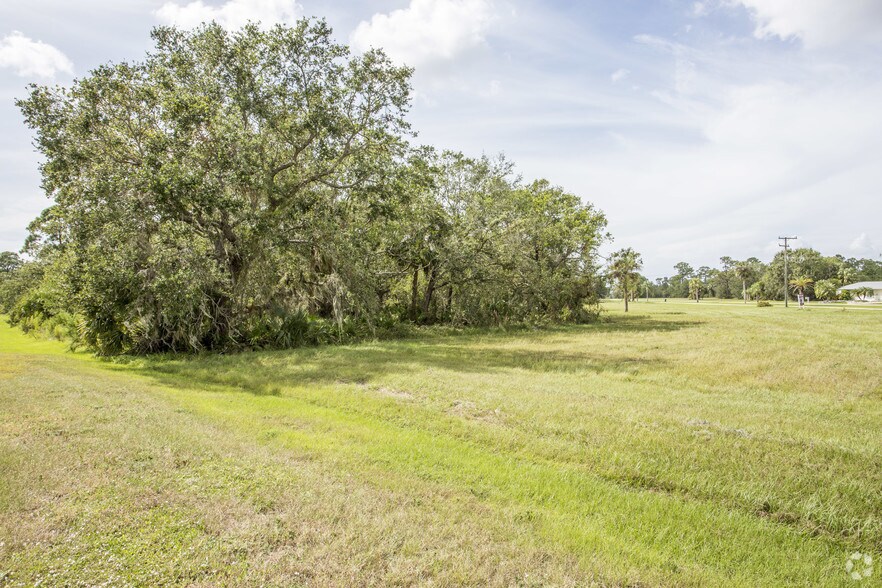 24631 Yacht Club Blvd, Punta Gorda, FL à louer - Photo du bâtiment - Image 2 de 2