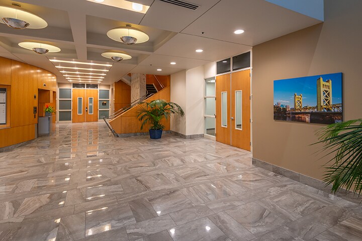 2730 Gateway Oaks Dr, Sacramento, CA à louer - Photo intérieure - Image 3 de 7