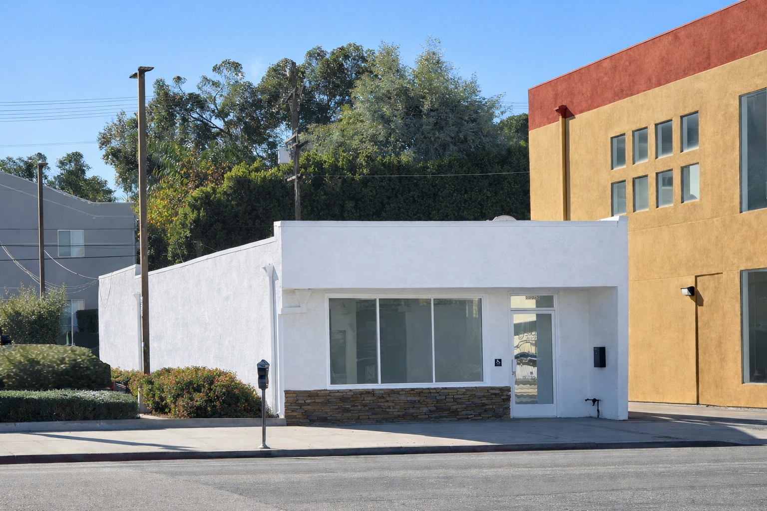 22062 Ventura Blvd, Woodland Hills, CA for lease Primary Photo- Image 1 of 11