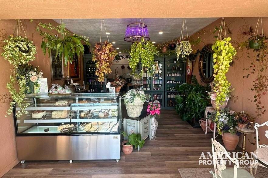 Downtown Sarasota & I-75 Investment Port portefeuille de 2 propriétés à vendre sur LoopNet.ca - Photo du bâtiment - Image 3 de 11