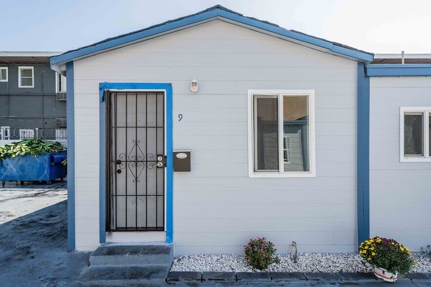 3713-3717 W Imperial Hwy, Inglewood, CA for sale - Building Photo - Image 3 of 37