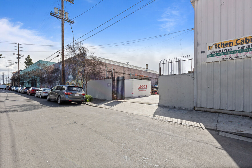 326-330 W 58th St, Los Angeles, CA for lease - Building Photo - Image 2 of 9