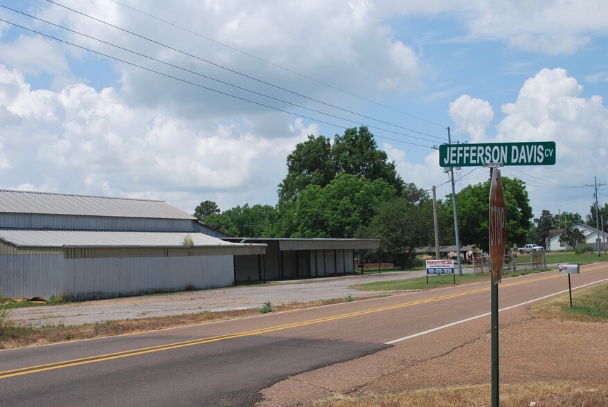 931 Nesbit Rd, Nesbit, MS for sale - Primary Photo - Image 1 of 1