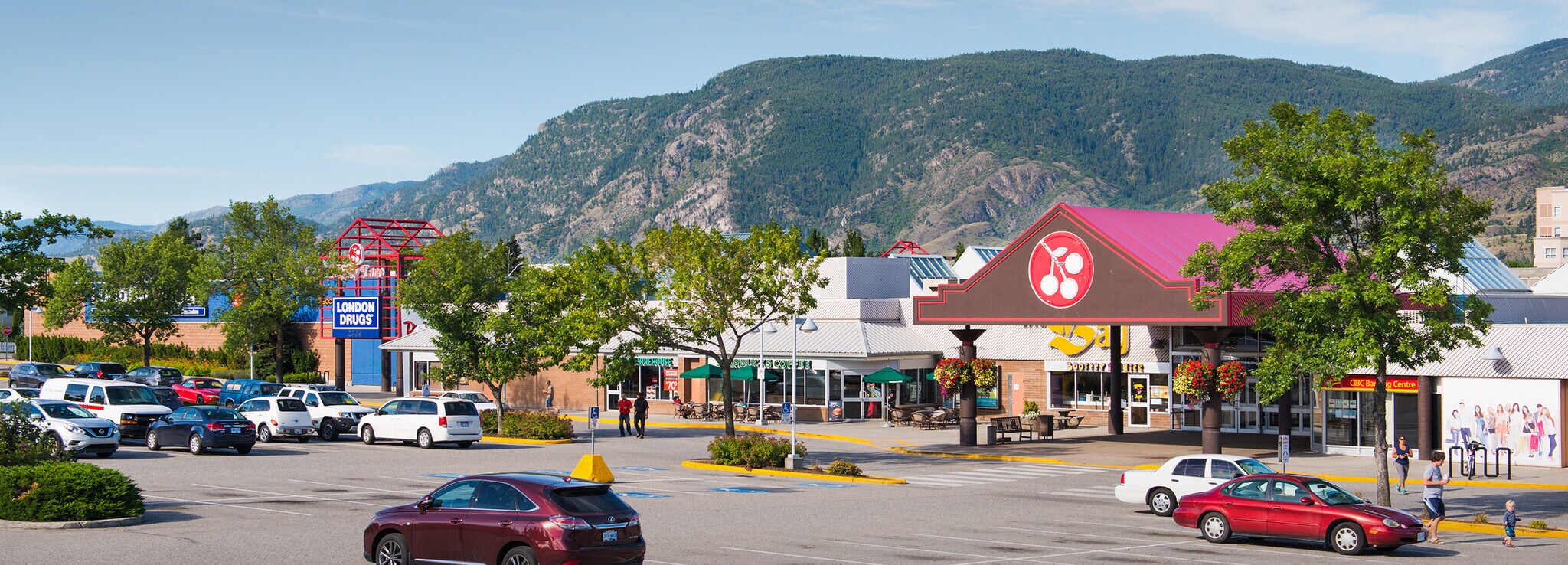 2111 Main St, Penticton, BC à vendre Photo du bâtiment- Image 1 de 1