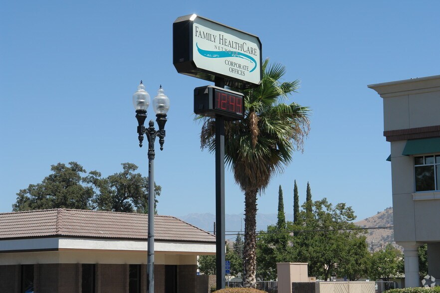 314 N Main St, Porterville, CA à louer - Photo du bâtiment - Image 3 de 5