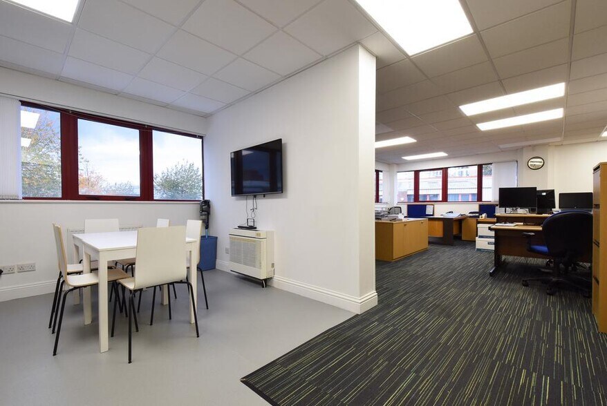 Unit 9 Metro Business Park, Kangley Bridge Road, Londres à vendre - Photo du bâtiment - Image 3 de 10