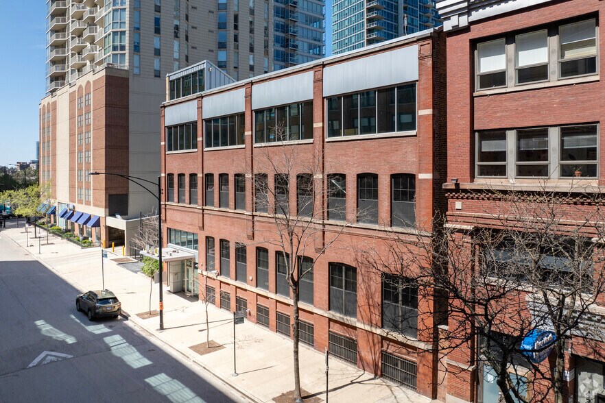 440 W Ontario St, Chicago, IL à louer - Photo du bâtiment - Image 2 de 15