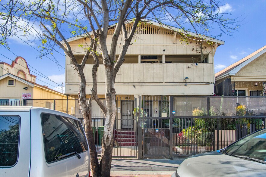 8219 S Central Ave, Los Angeles, CA à vendre - Photo du bâtiment - Image 2 de 2