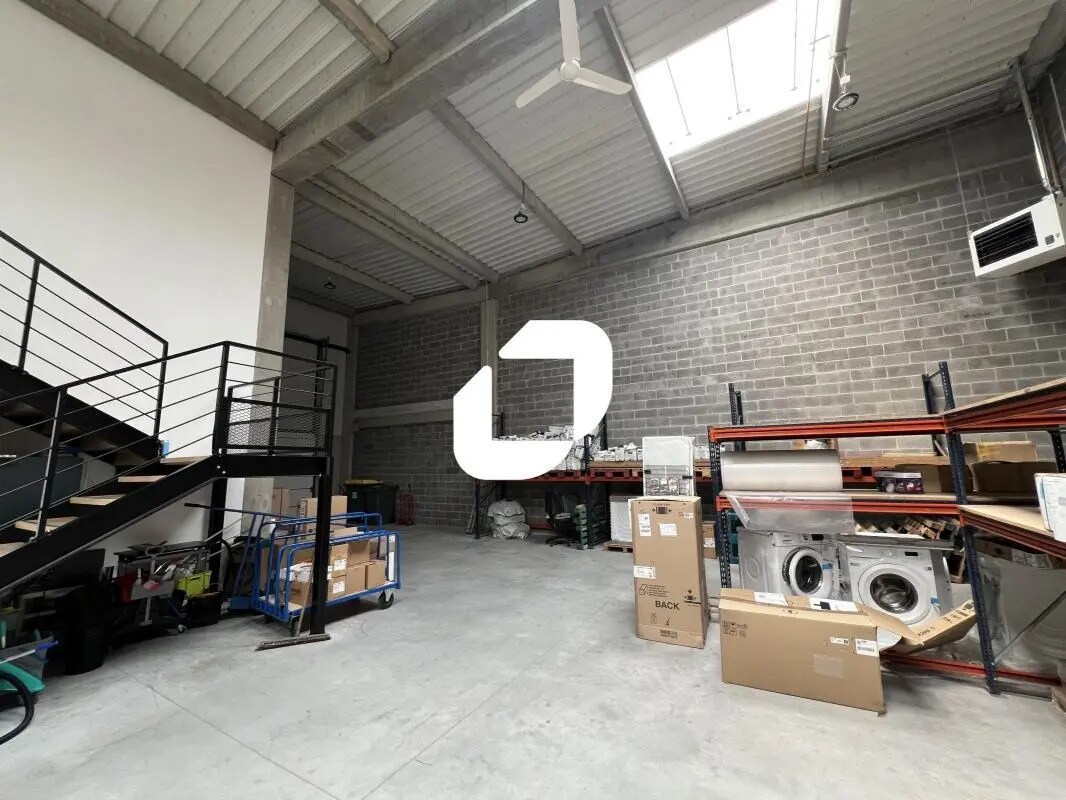 Retail in Lesquin for lease Interior Photo- Image 1 of 14