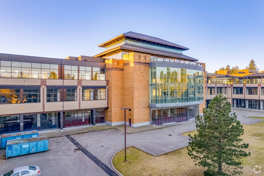 14178 104th Ave, Surrey, BC à vendre - Photo du bâtiment - Image 3 de 5