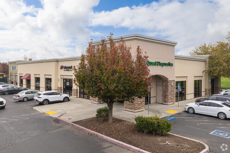 307 & 325 Mall Drive, Hanford portefeuille de 2 propriétés à vendre sur LoopNet.ca - Photo principale - Image 2 de 3