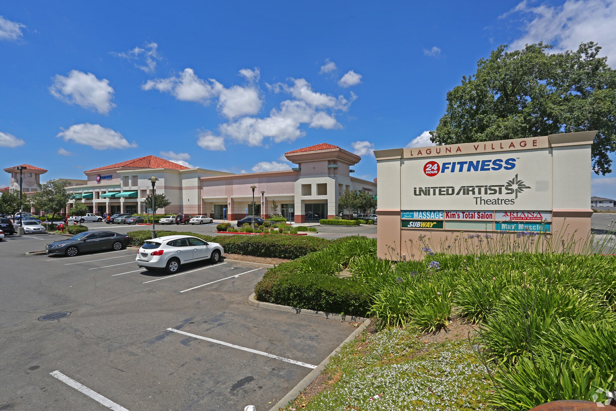 8755-8785 Center Pky, Sacramento, CA à louer Photo principale- Image 1 de 13
