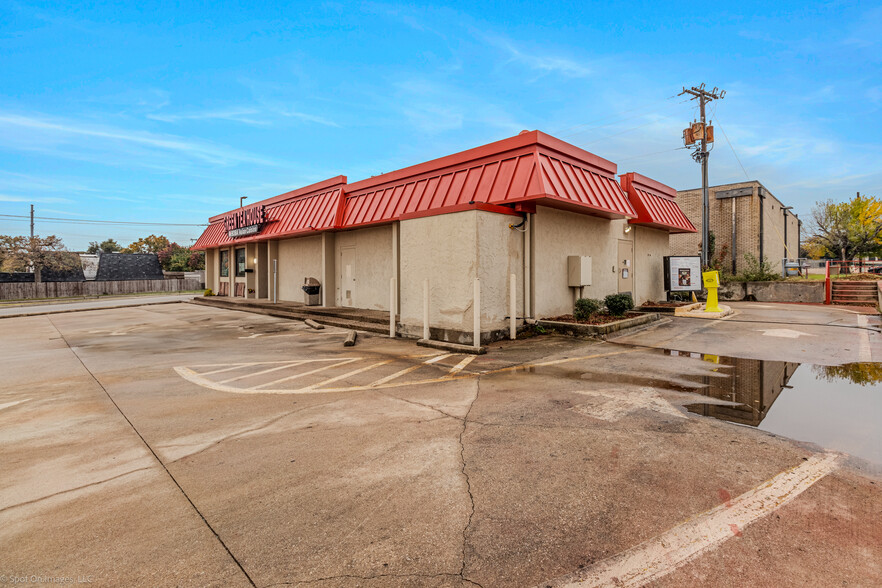 645 Harwood Rd, Bedford, TX for sale - Building Photo - Image 3 of 36