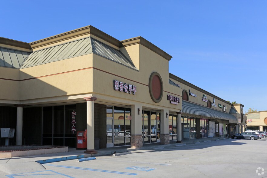 20627 Golden Springs Dr, Walnut, CA à louer - Photo du bâtiment - Image 2 de 6