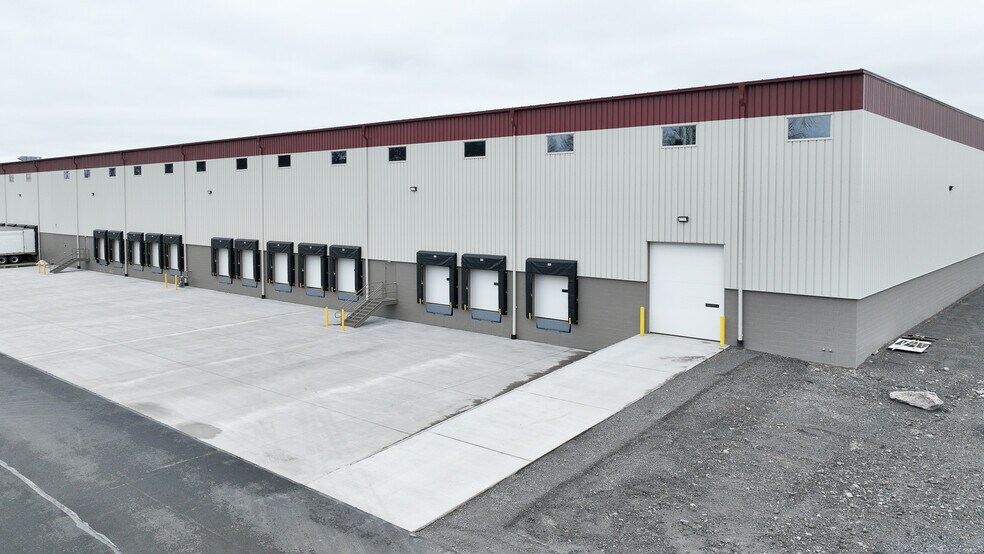 225 Enterprise Way, Pittston Township, PA à louer - Photo du bâtiment - Image 3 de 8