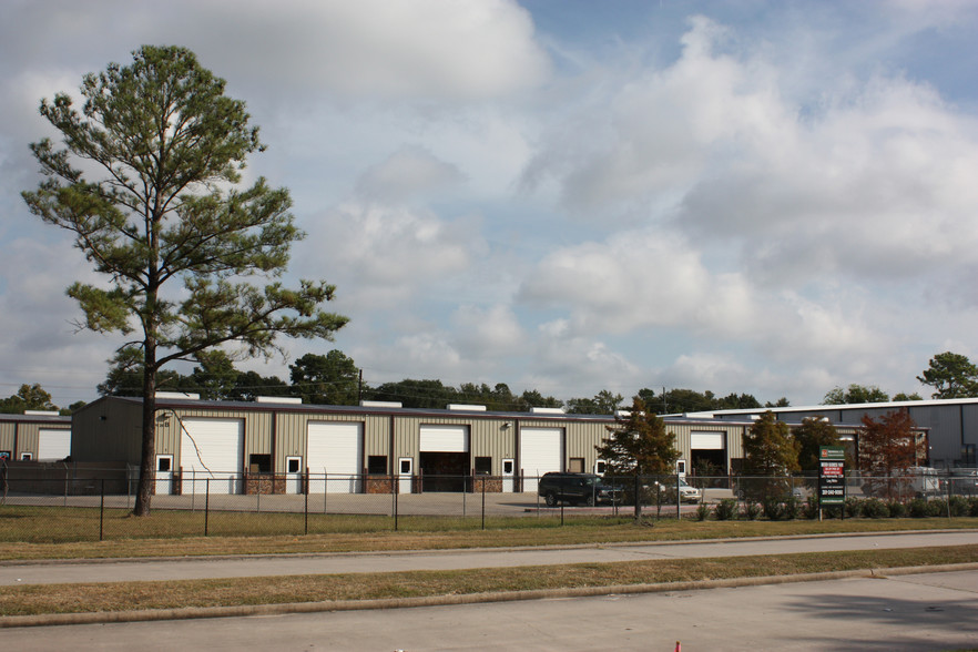 11126-11130 Neeshaw Dr, Houston, TX for lease - Primary Photo - Image 1 of 2