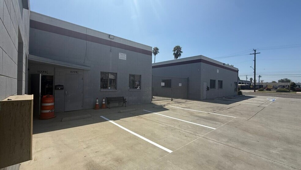 11779 - 11783 Slauson Ave., Santa Fe Springs, CA à louer - Photo du bâtiment - Image 2 de 2