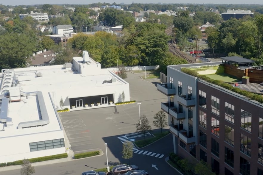 16 Old Track Rd, Greenwich, CT for lease - Building Photo - Image 2 of 4