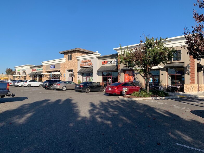 2351-2441 Claribel Rd, Riverbank, CA à louer - Photo du bâtiment - Image 3 de 11