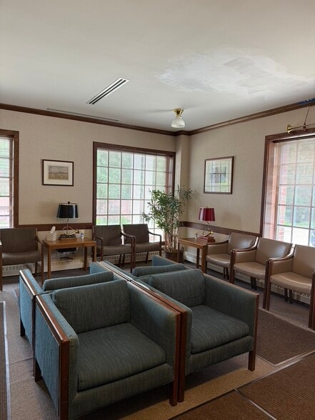 34 W Washington St, Chagrin Falls, OH for sale - Building Photo - Image 2 of 14