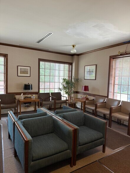 34 W Washington St, Chagrin Falls, OH à vendre - Photo du bâtiment - Image 2 de 14