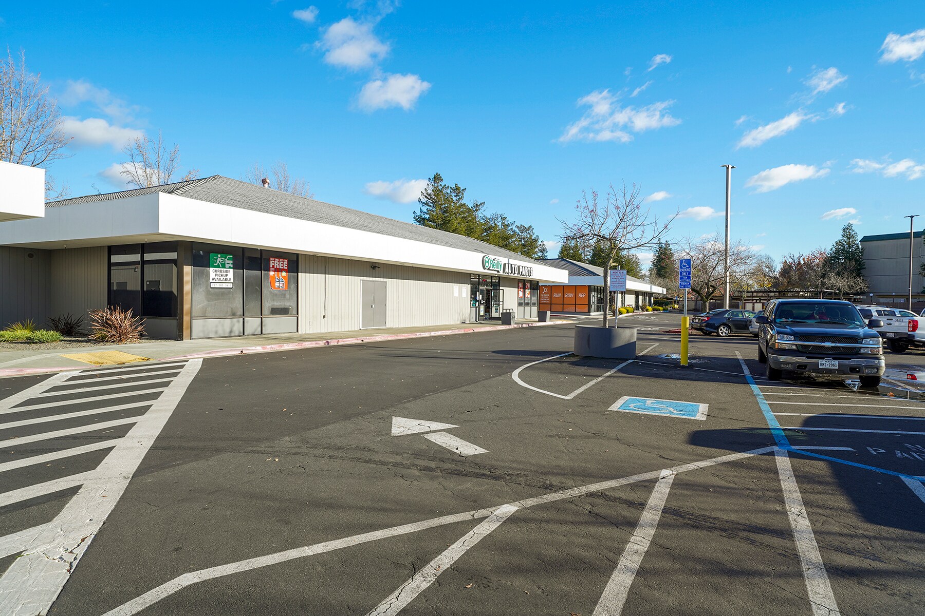 15-190 Raleys Towne Ctr, Rohnert Park, CA for lease Primary Photo- Image 1 of 5