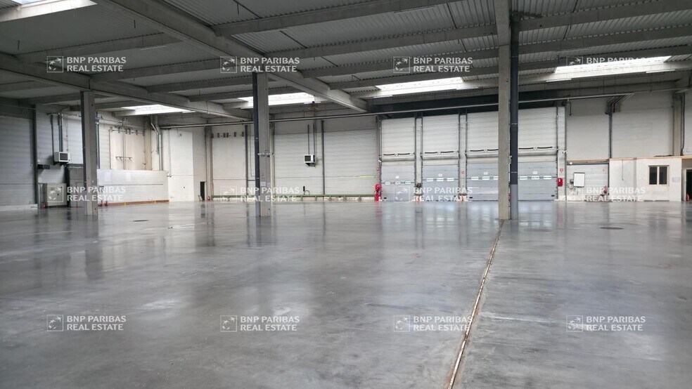 Office in Bussy-Saint-Georges for lease - Interior Photo - Image 2 of 7