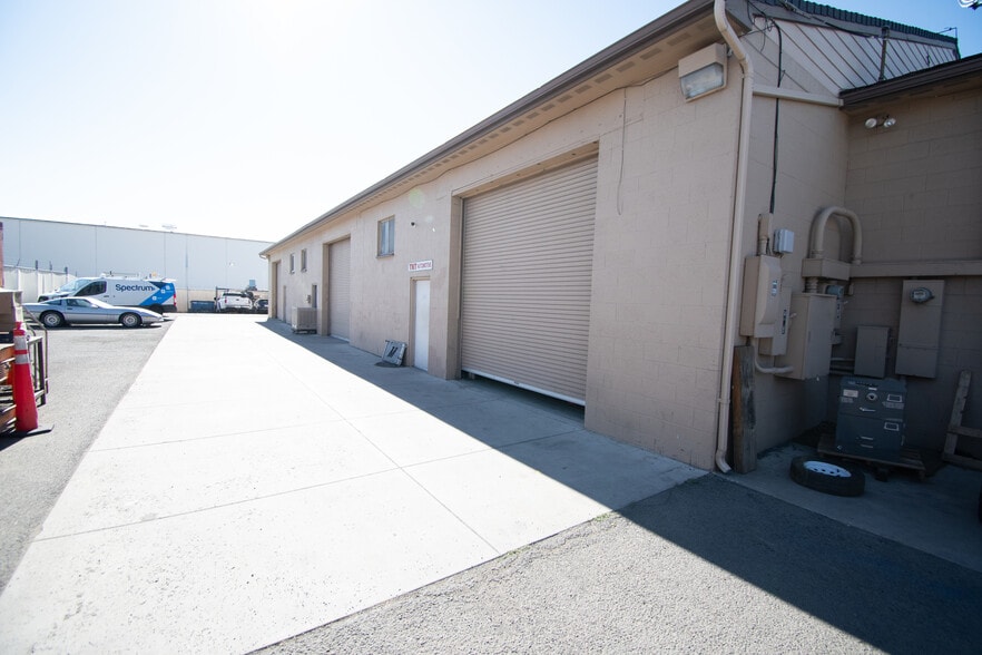 850 Greg St, Sparks, NV for lease - Building Photo - Image 2 of 7
