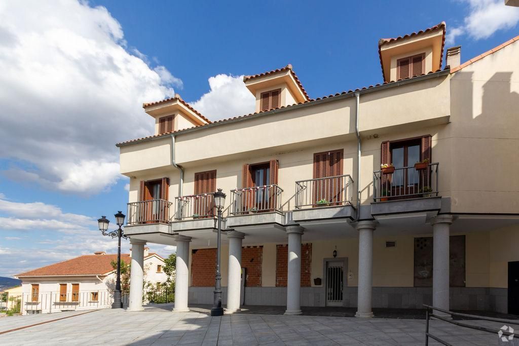 Immeuble residentiel dans Venturada, Madrid à vendre Photo intérieure- Image 1 de 2