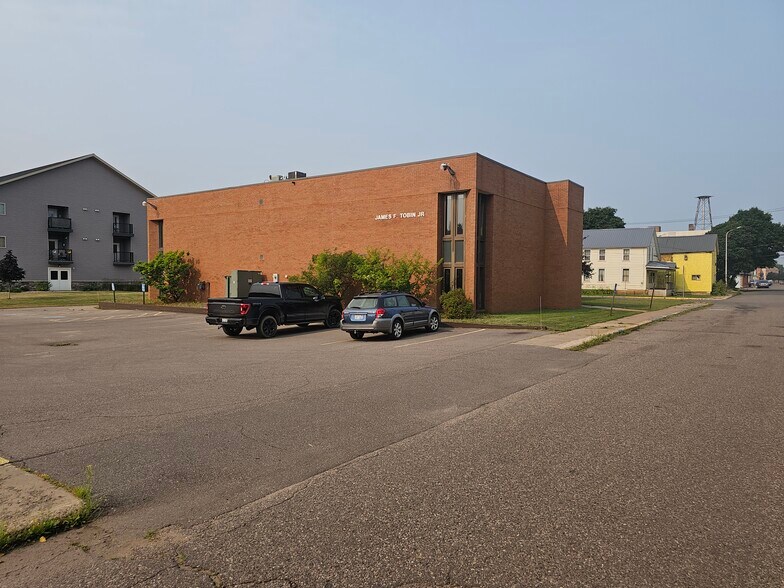 97 S 4th St, Ishpeming, MI à louer - Photo du bâtiment - Image 2 de 89