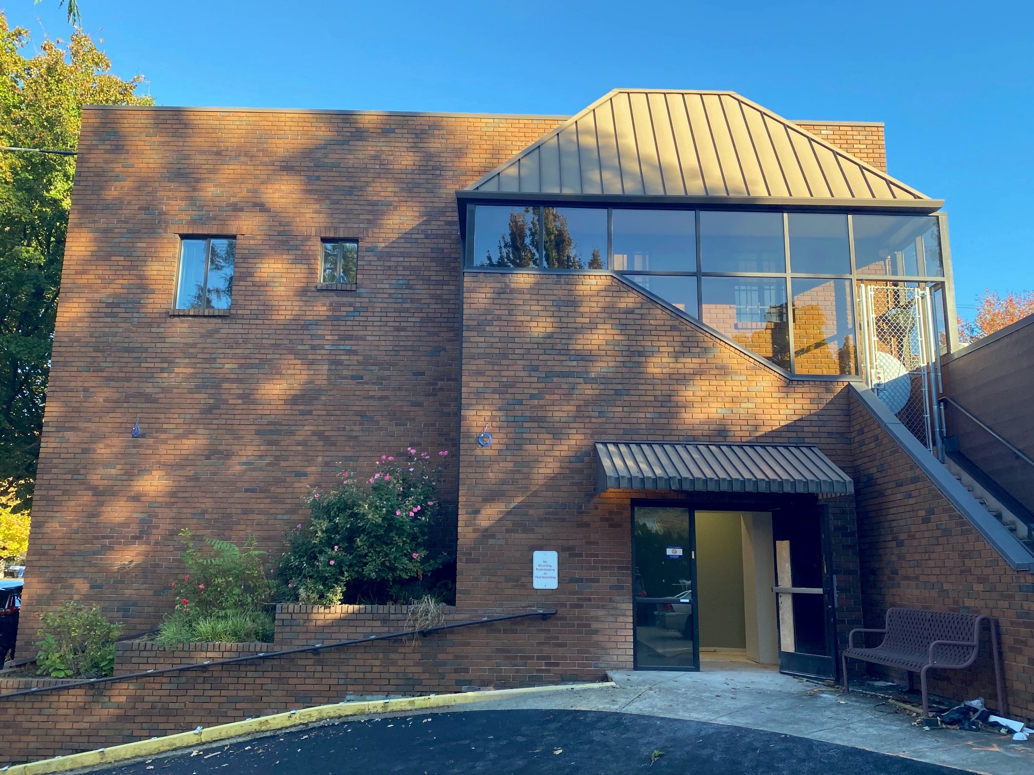 4702-4706 NE Glisan St, Portland, OR for lease Building Photo- Image 1 of 12