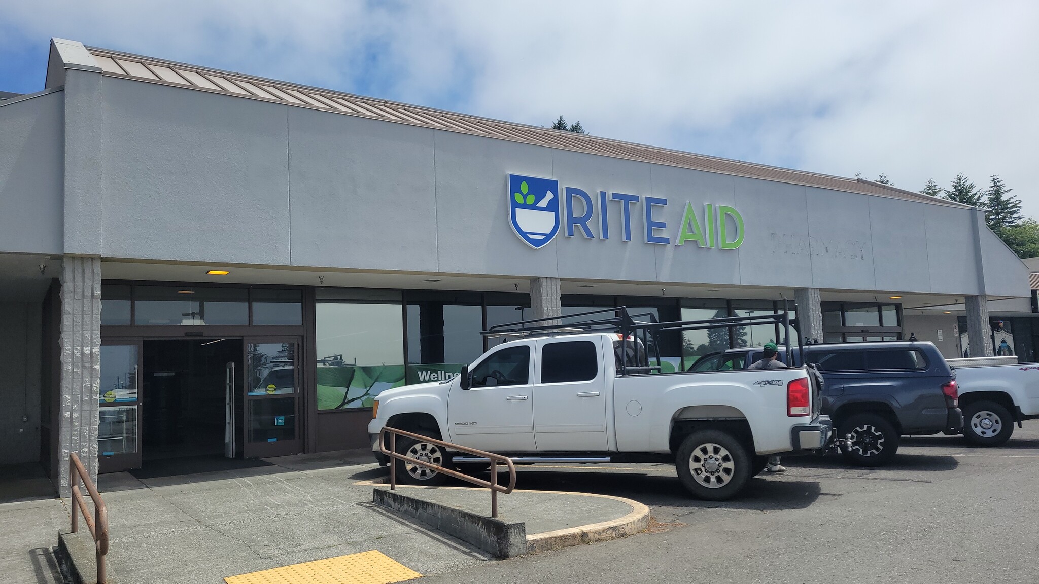 16161-16261 Highway 101 S, Brookings, OR for lease Building Photo- Image 1 of 2