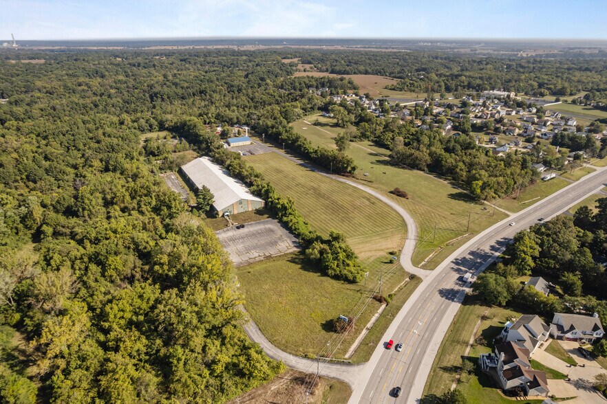 5105 N Lindbergh Blvd, Florissant, MO à vendre - Photo du bâtiment - Image 2 de 17