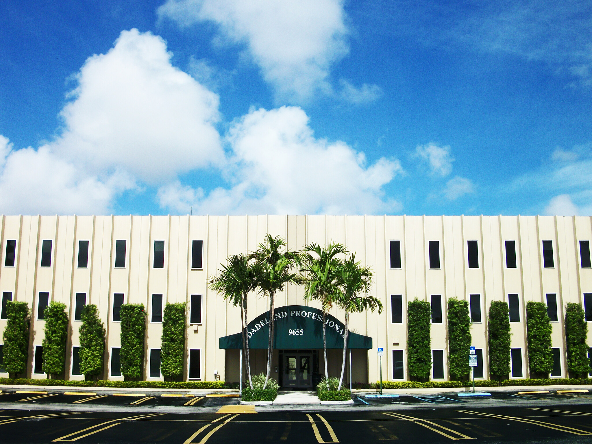 9655 S Dixie Hwy, Miami, FL for lease Building Photo- Image 1 of 10