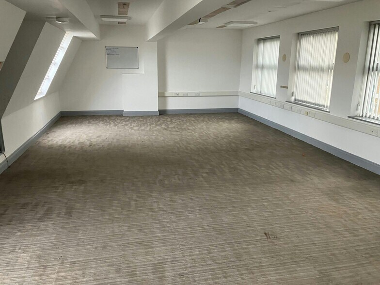 121-123 High St, Slough à vendre - Photo intérieure - Image 2 de 8