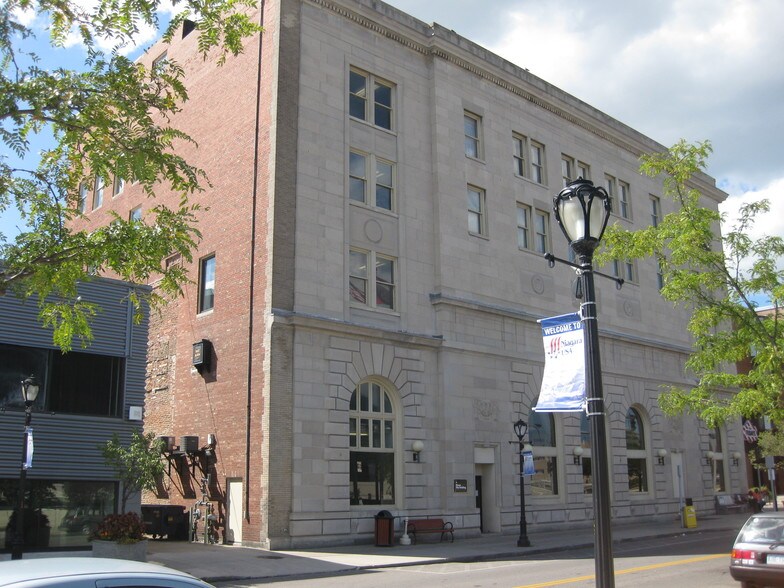 225 Old Falls St, Niagara Falls, NY à louer - Photo du bâtiment - Image 3 de 19