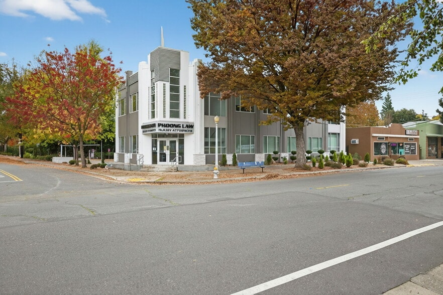 2725 Riverside Blvd, Sacramento, CA à vendre - Photo du bâtiment - Image 2 de 13