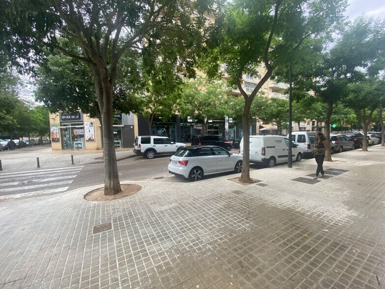 Retail in València for sale - Building Photo - Image 3 of 17