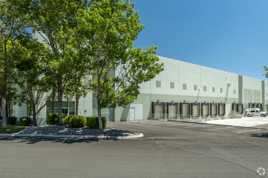 450 Maestro Dr, Reno, NV for lease - Primary Photo - Image 2 of 4