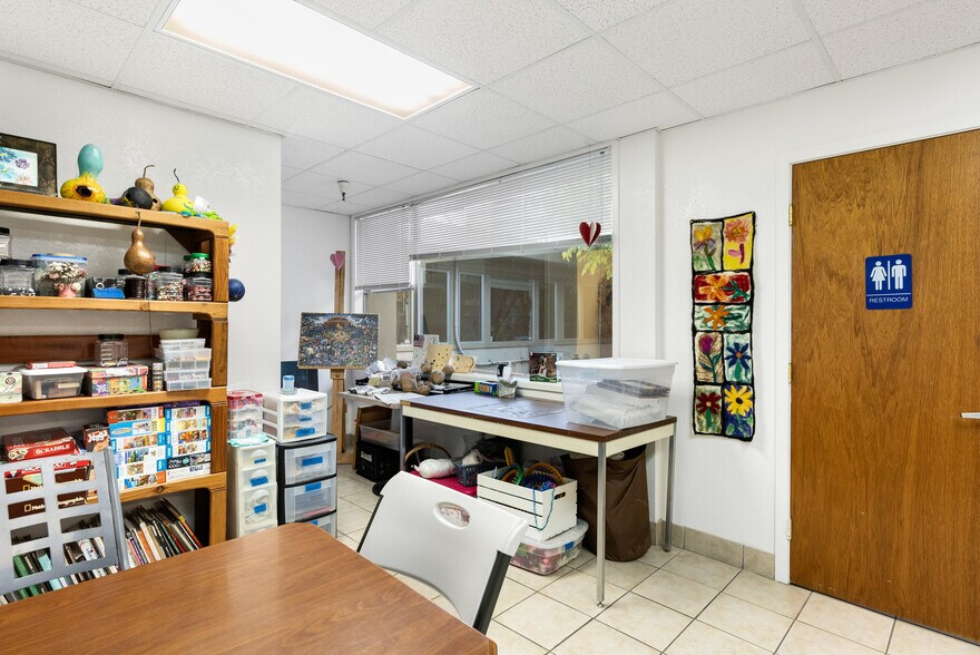 564 S Dora St, Ukiah, CA à vendre - Photo du bâtiment - Image 3 de 36