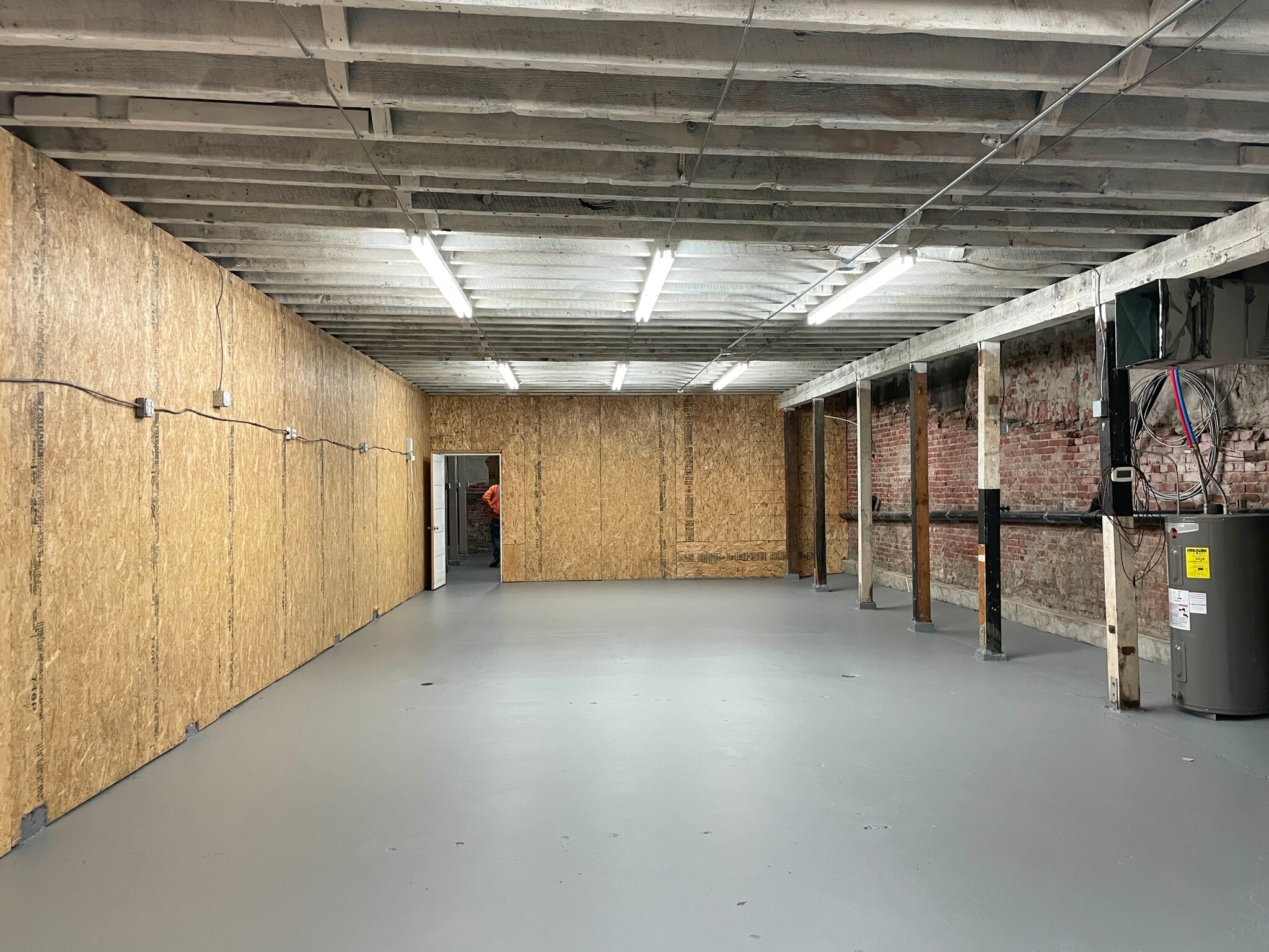 411 2nd Ave Ext S, Seattle, WA for sale Interior Photo- Image 1 of 1