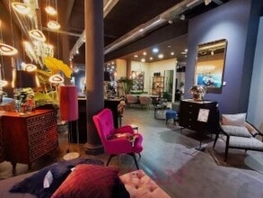 Retail in Barcelona, Barcelona for lease Interior Photo- Image 2 of 10