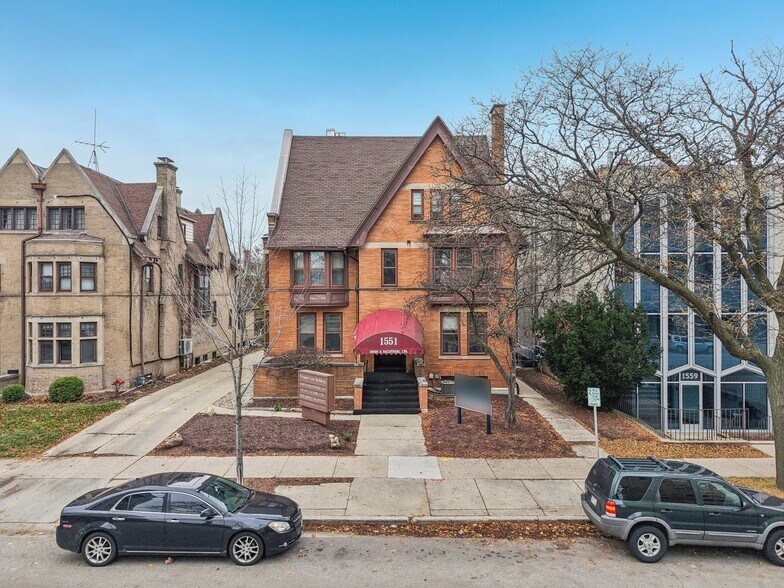 1551 N Prospect Ave, Milwaukee, WI à vendre - Photo du bâtiment - Image 2 de 9