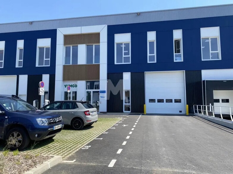 Office in Moissy-Cramayel for lease - Building Photo - Image 2 of 17