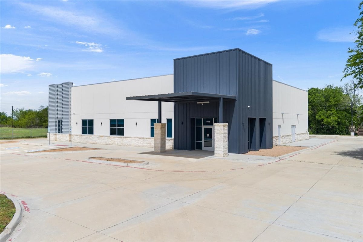 901 McClintic Dr, Groesbeck, TX for lease Building Photo- Image 1 of 11